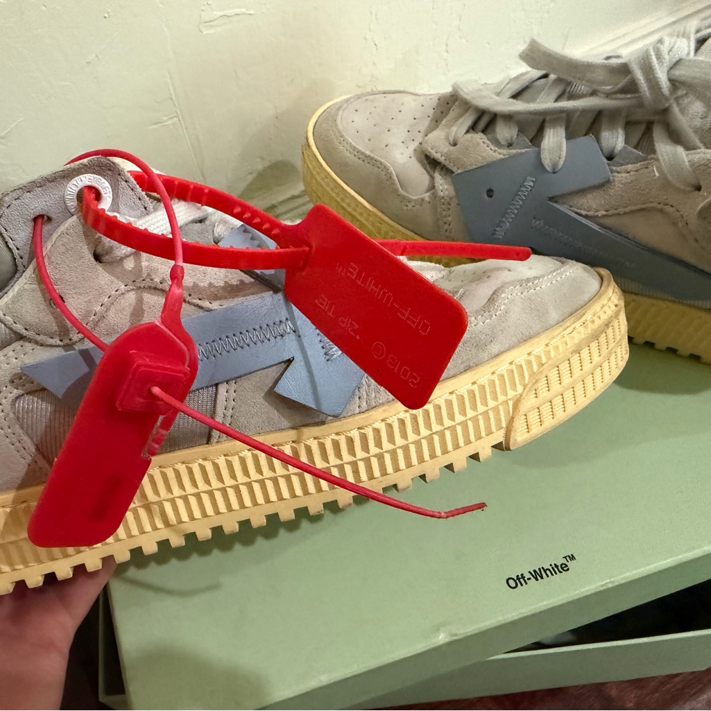 Off-White Low Top Sneakers In White With Blue Arrow